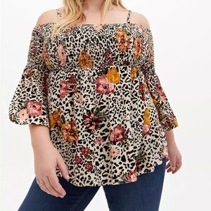 Torrid Women's Off the Shoulder Cheetah Print Bell Sleeve Top - Size 3 
Summer